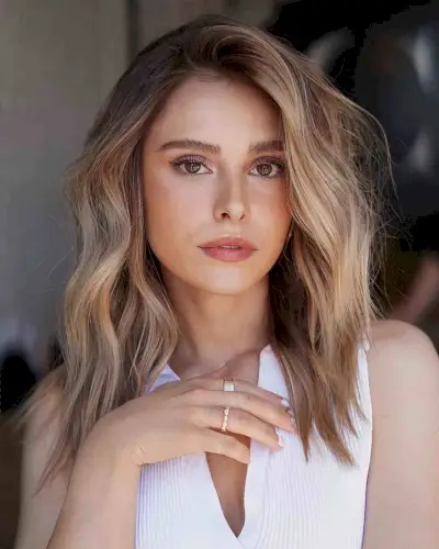 Mid-Length Choppy Bronde Hair