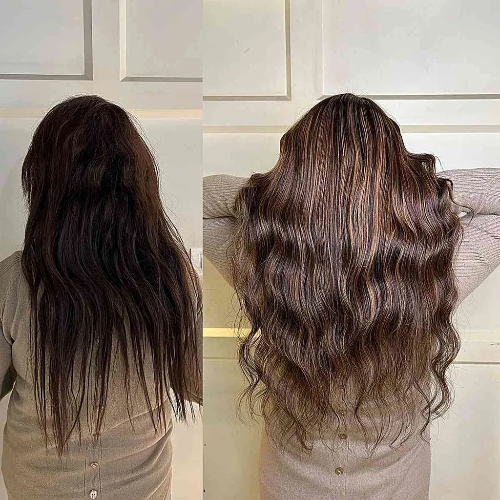 חלקי היילייט בלונד קרמל לשיער כהה עם סגנון גלי באורך המותניים' title=