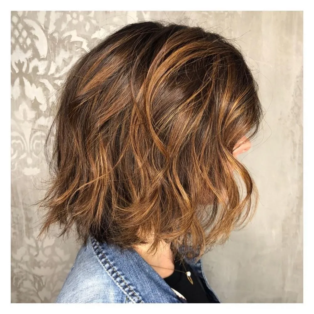 Sweet Caramel Foilayage Highlights תסרוקת' title=