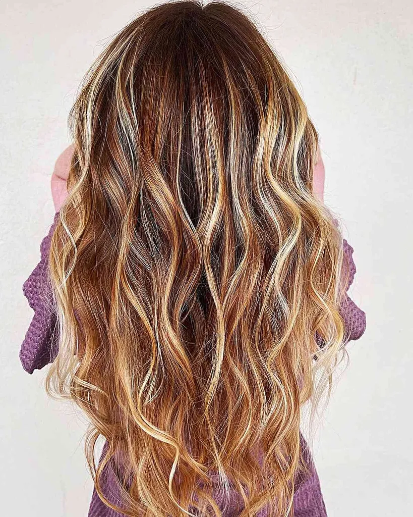 Balayage blond și roșu' title=