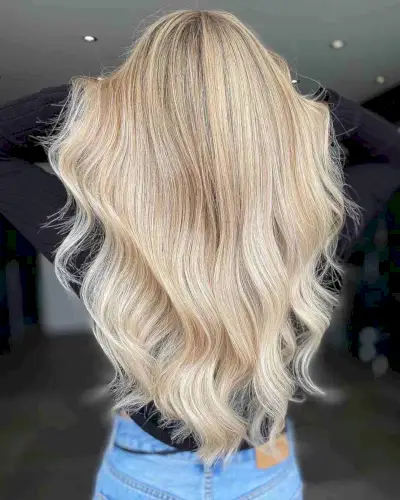 Very Light Sandy Blonde Tone