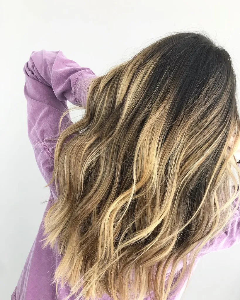 Balayage שחור ובלונדיני' title=