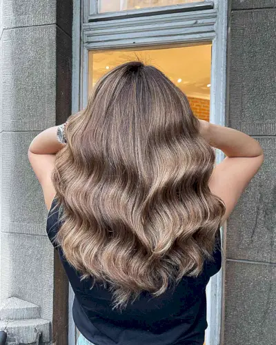 Mid Back Beige Caramel Brown Balayage Hair with Soft Waves