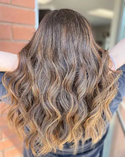 Brunette Hair with Light Caramel Balayage Tones for Medium to Long Waves