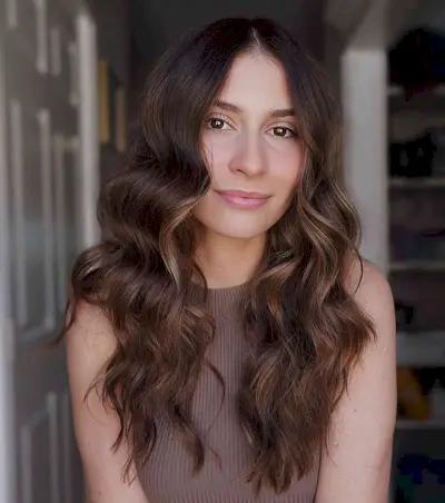 Golden Natural Balayage on Layered Mid-Length Hair