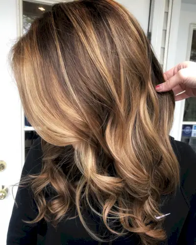 light golden brown hair balayage