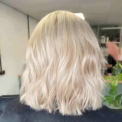 31 meilleures idées de couleurs de cheveux blondes champagne pour chaque teint