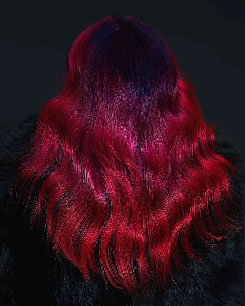Raízes pretas vívidas para Red Balayage Ombre' title=