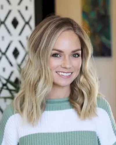 Mid-length blunt blonde cut