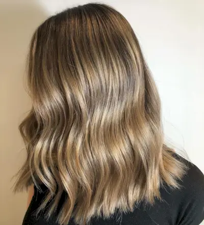 Collarbone-Length Dark Blonde