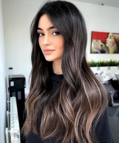 Subtle highlights for a dark mane