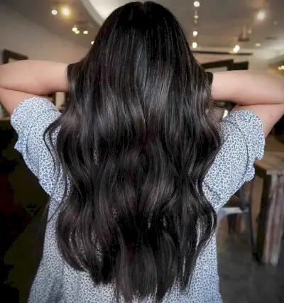 41 schöne schwarze Haare mit Reflexionen