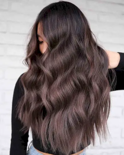 Subtle highlights for brown hair