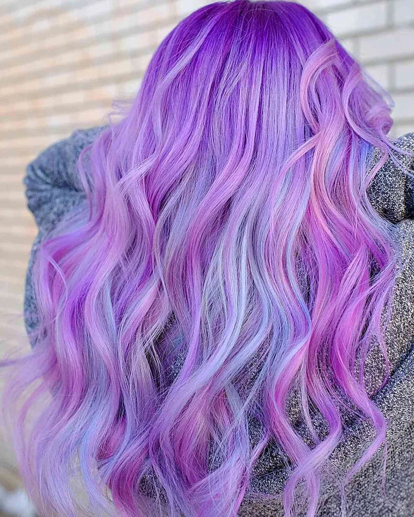 긴 머리를 위한 녹은 보라색 솜사탕 그늘' title=