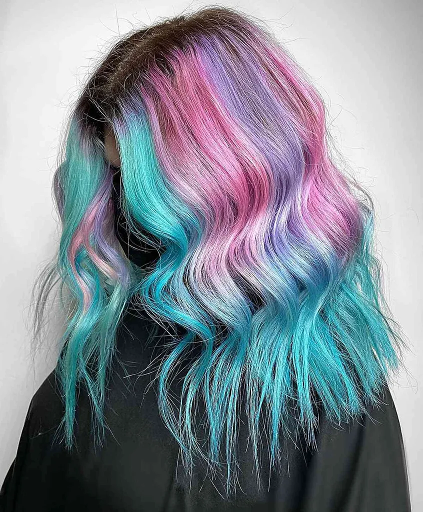 중간 머리용 어두운 뿌리가 있는 멀티 컬러 솜사탕 머리' title=