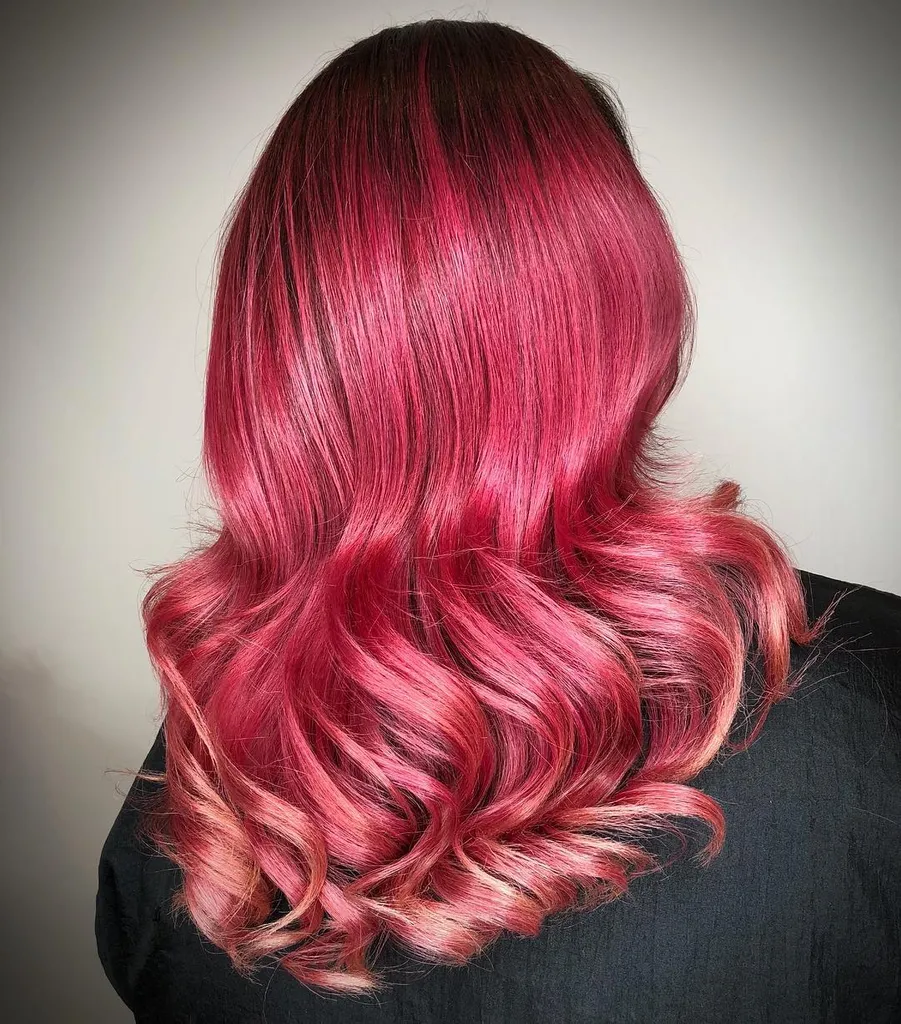 Donker tot lichtroze ombré haar' title=