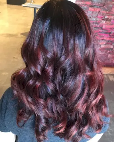 Stylish Red Highlights in Brunette Hair