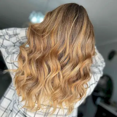 Honey Blonde Full-Head Highlights with a Root Tap