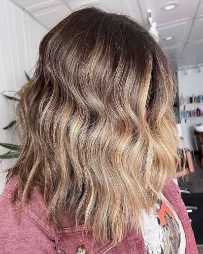 Shoulder-Grazing Choppy Haircut with Face-Framing Blonde Balayage Highlights