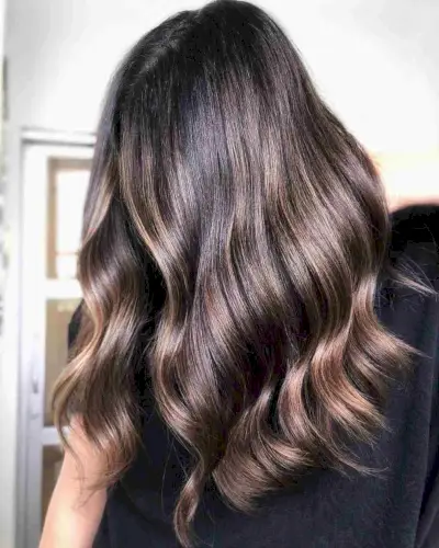 Lived-In Chocolate Brown Hair for Brunettes