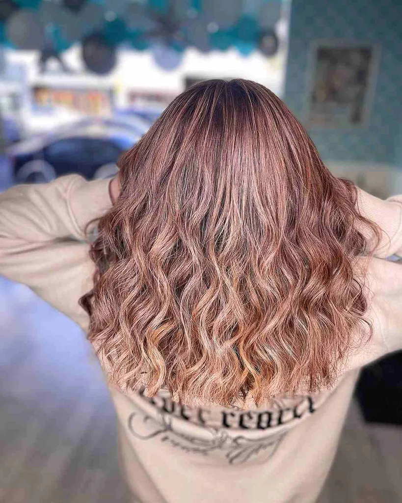 בלונדינית ורודה בלונדינית רכה ombre balayage' title=