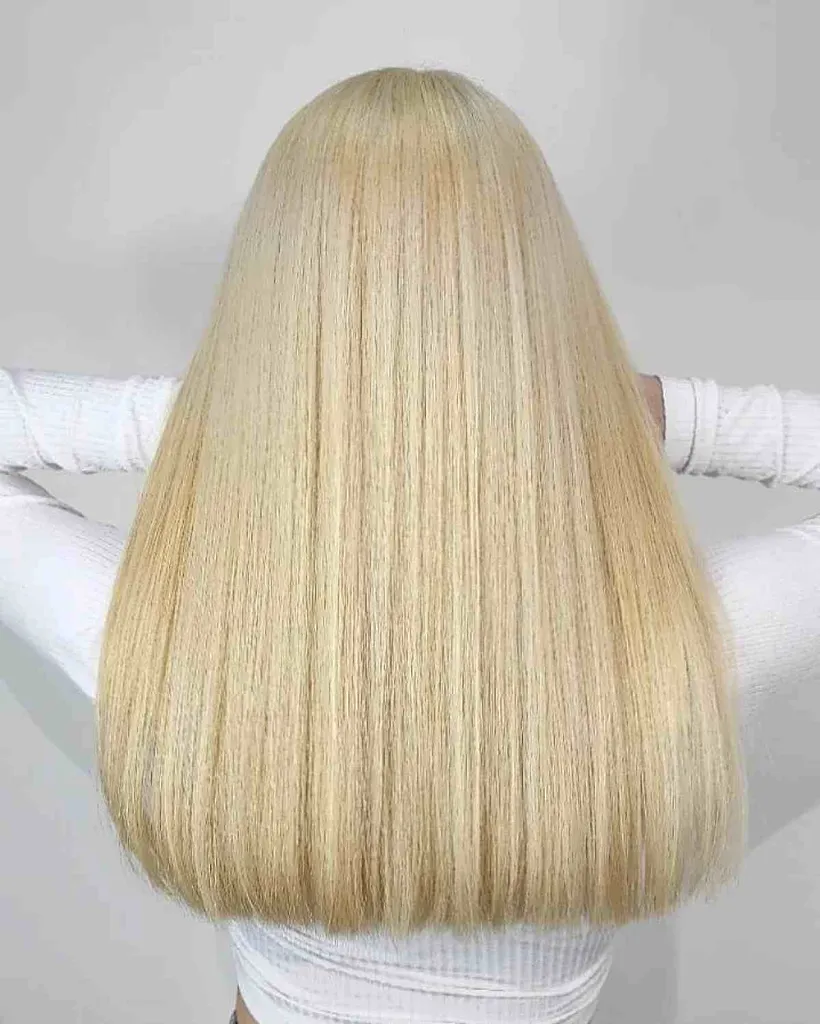 Dětská blond barva s máslovým podtónem' title=