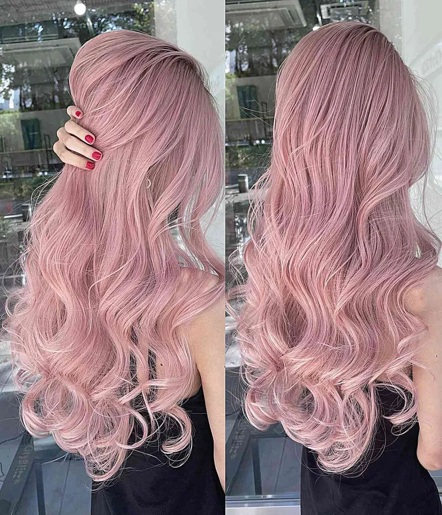 Extremidades longas e enroladas rosa elegantes para mulheres com cabelos finos' title=