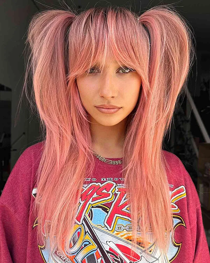 Tranças rosa para meninas com longos cabelos rosa' title=