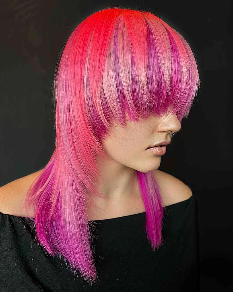 Cores rosa perfeitamente posicionadas para mulheres com cabelos lisos' title=