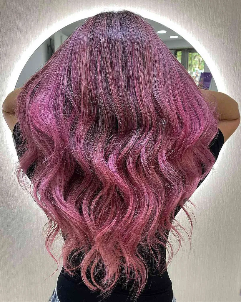 Cabelo Preto com Balayage Rosa' title=
