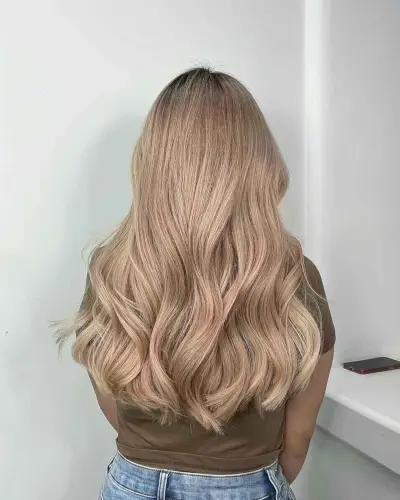 Perfect Champagne Blonde hair color