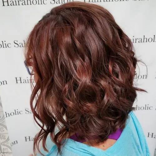 Moderna Auburn Red Balayage frizūra' title=