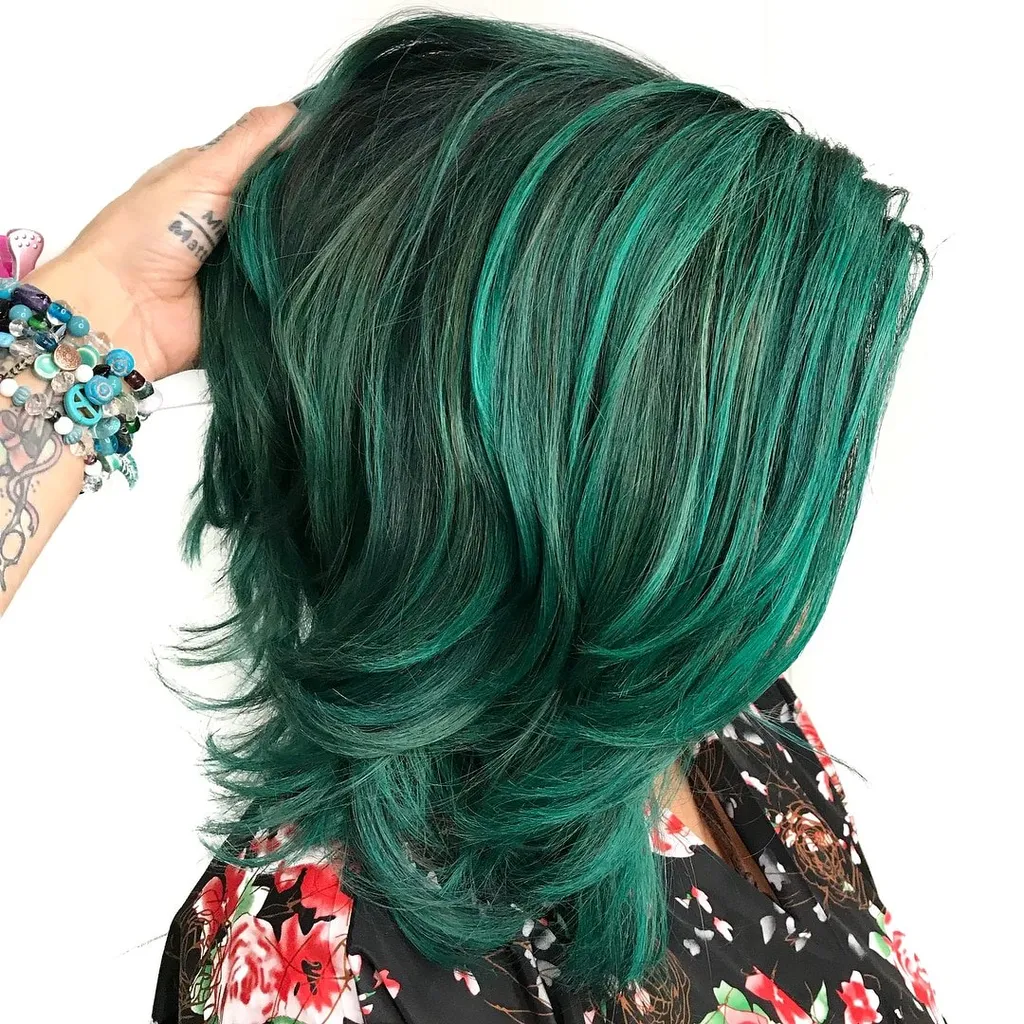 קצף ים ירוק בת ים שיער קצר' title=