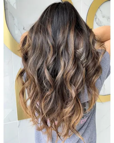 Mocha brown hair with chunky caramel highlights