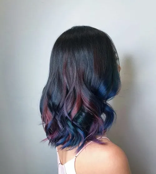 Cheveux rouge violet et bleu' title=