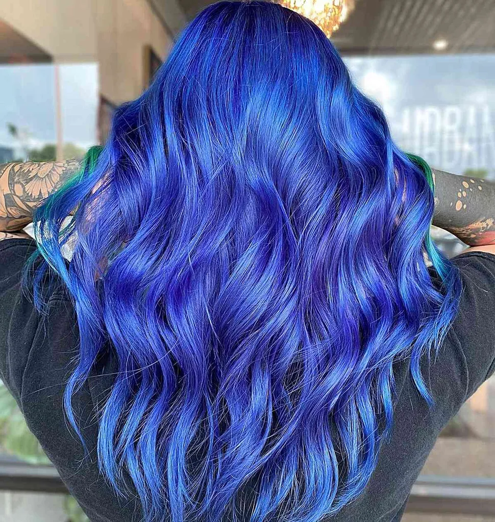 Vivid Blue-Purple Waves pour les femmes aux cheveux plus longs' title=