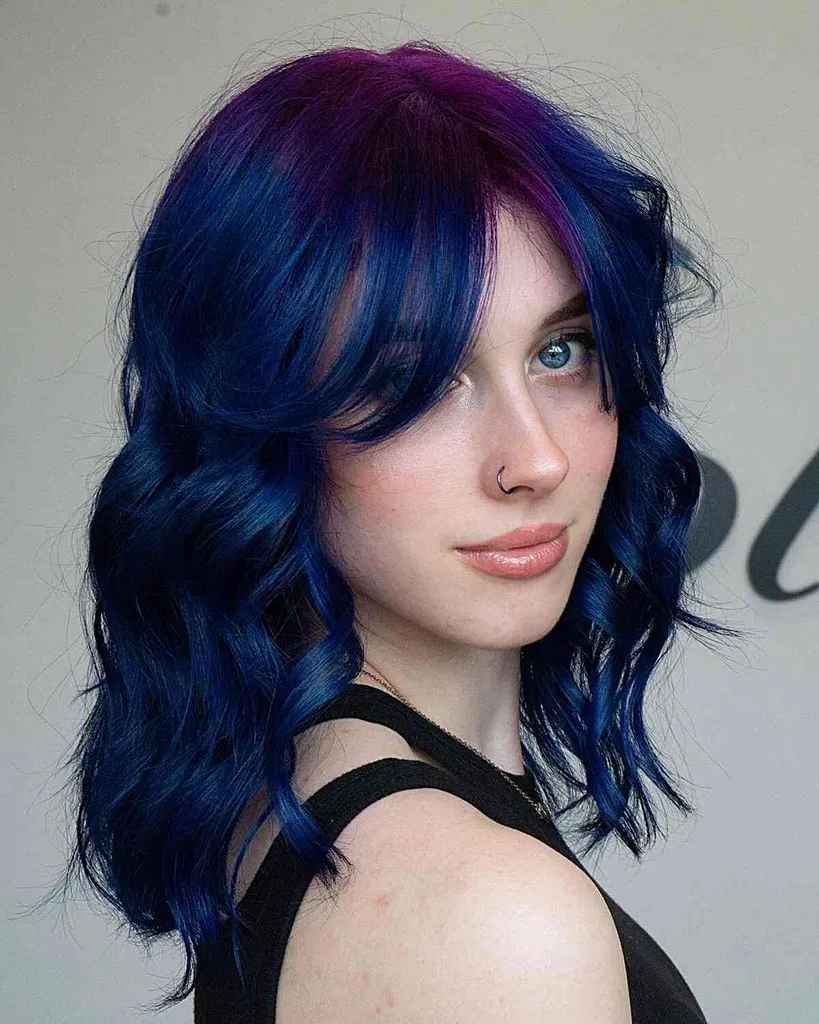 Cheveux bleus et violets en velours inspirés de la galaxie' title=