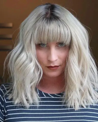 Trendy and dimensional platinum blonde