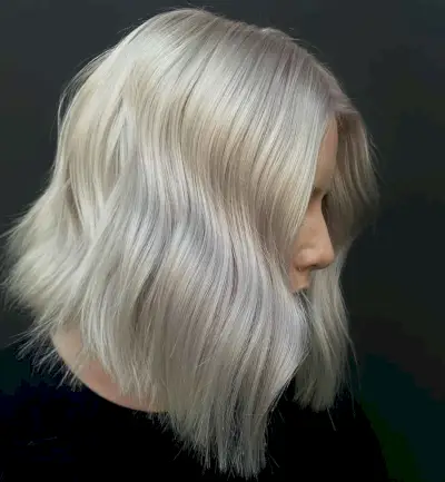 Stunning champagne blonde waves