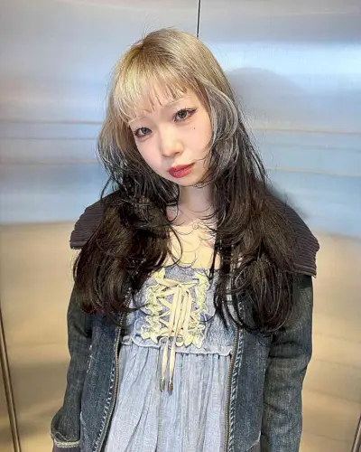 Light Golden Blonde to Dark Brown Hair Ombre with Long Layered Cut