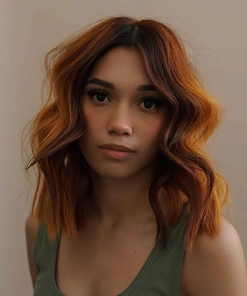 tmavé gaštanové na krátkych vlasoch' title=