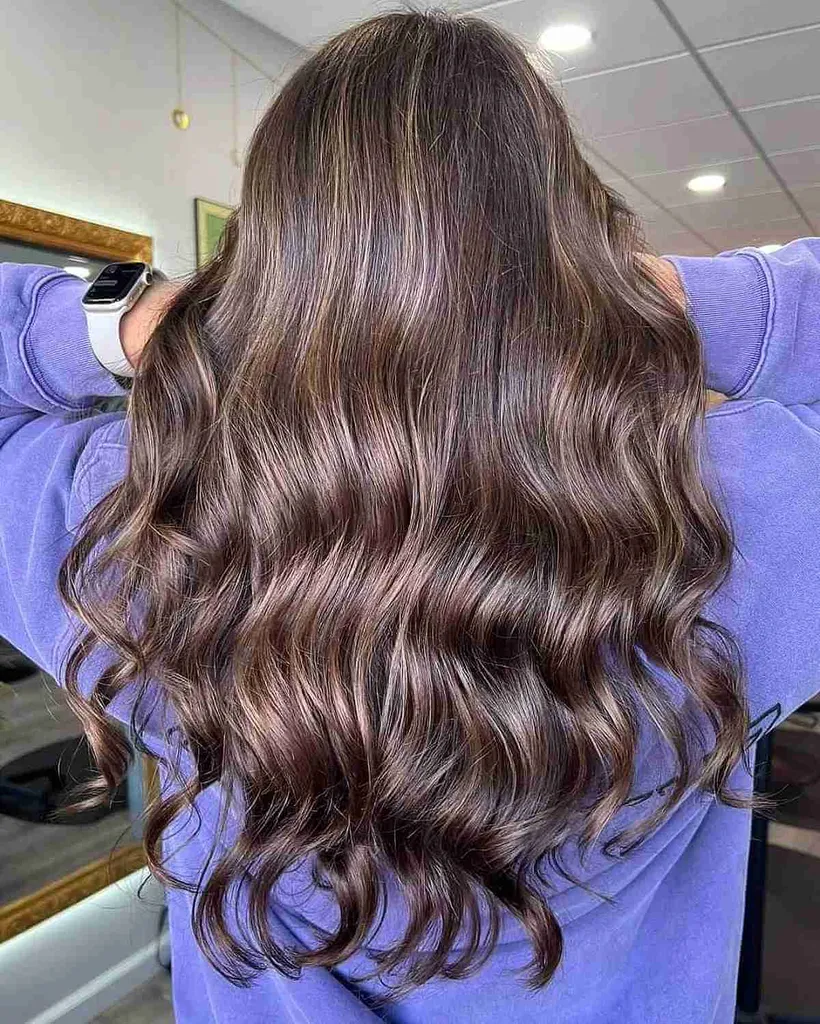 Warme blonde en bruine dunne highlights' title=