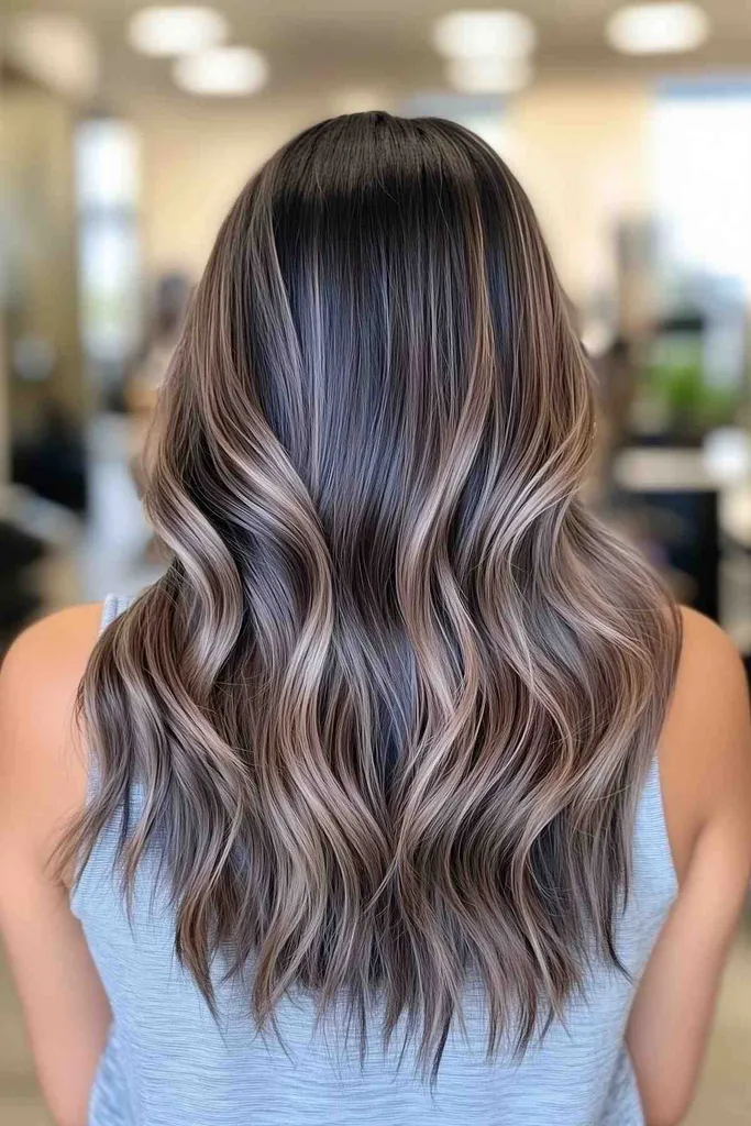 25 nízkoúdržbových barev na vlasy, které vám v roce 2026 usnadní život