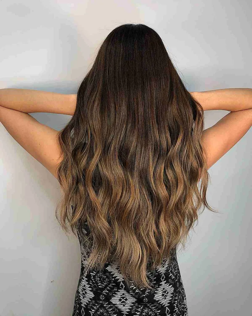 Jemná světle hnědá až blond barva tání' title=