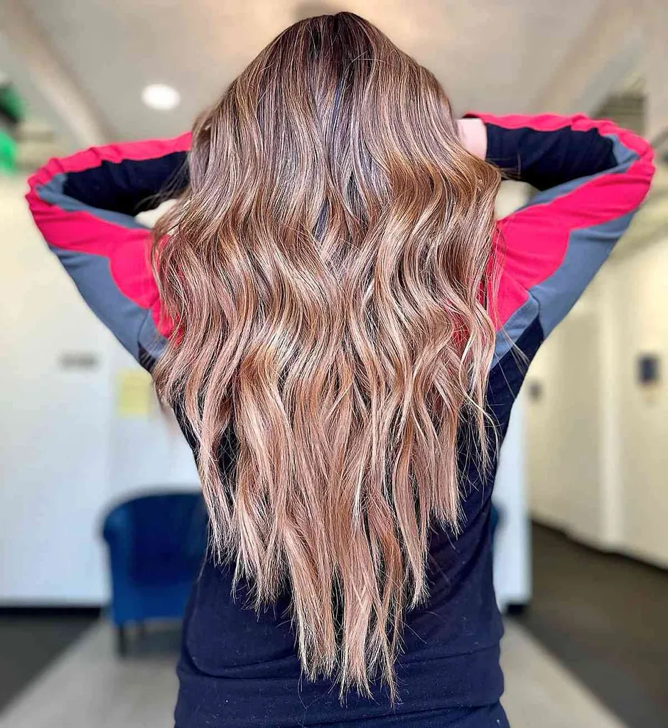 rozměrné bronzové světle hnědé vlasy s nízkými světly' title=