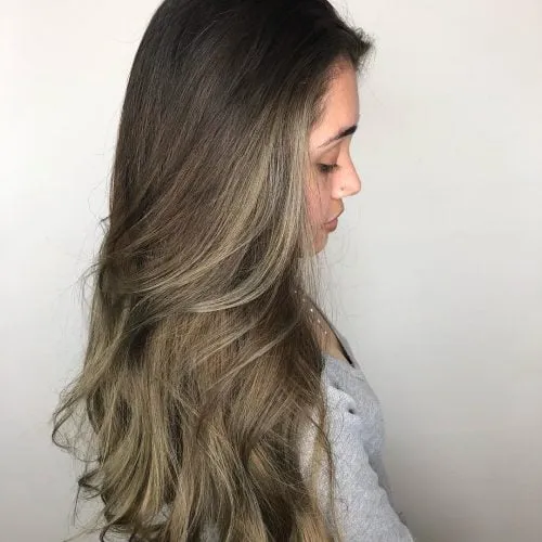 Kontrastní světle popelavě hnědá' title=