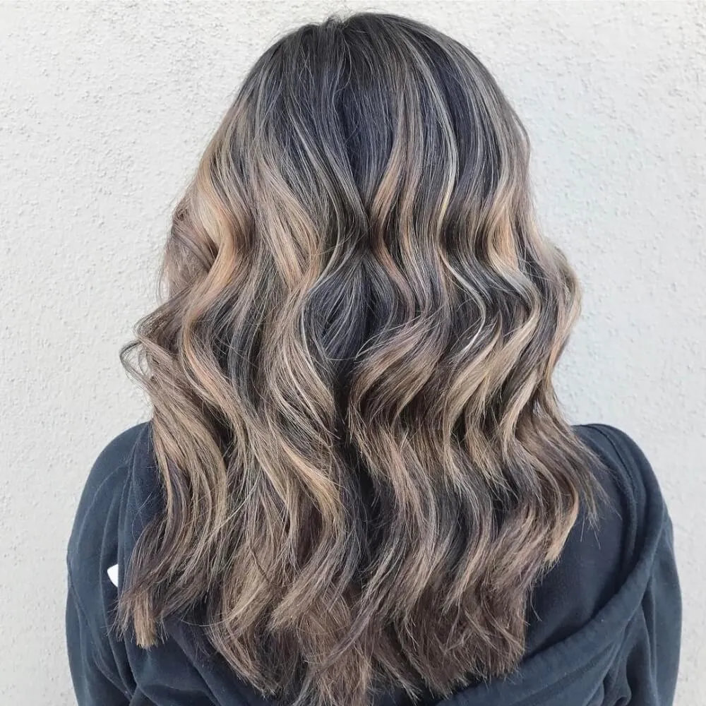 Světlá bruneta se setká s blondýnou' title=