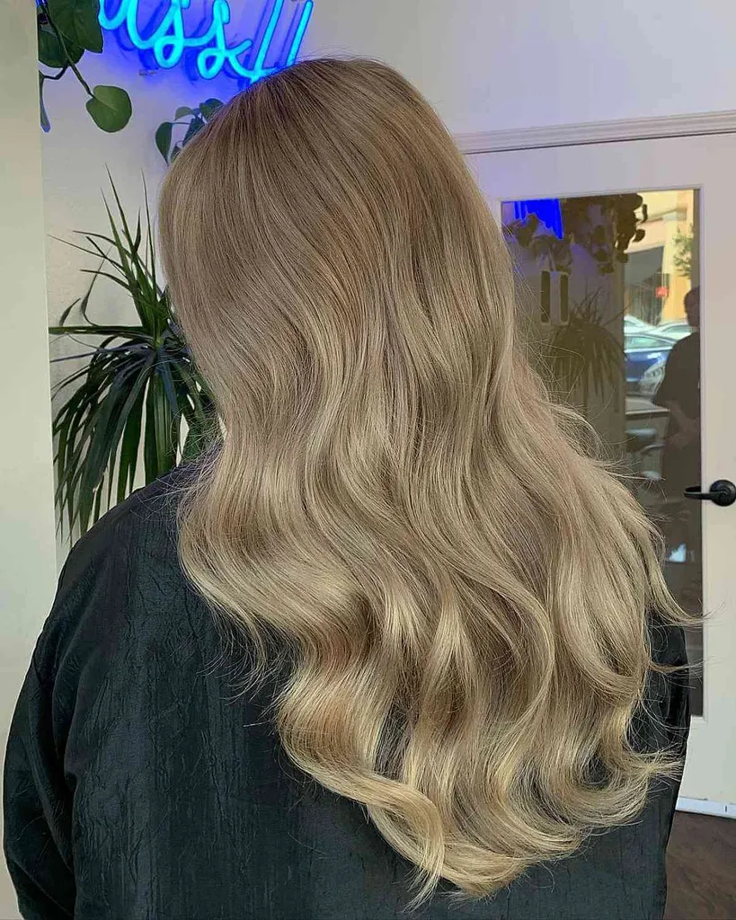 Teplé mysové blond vlasy' title=