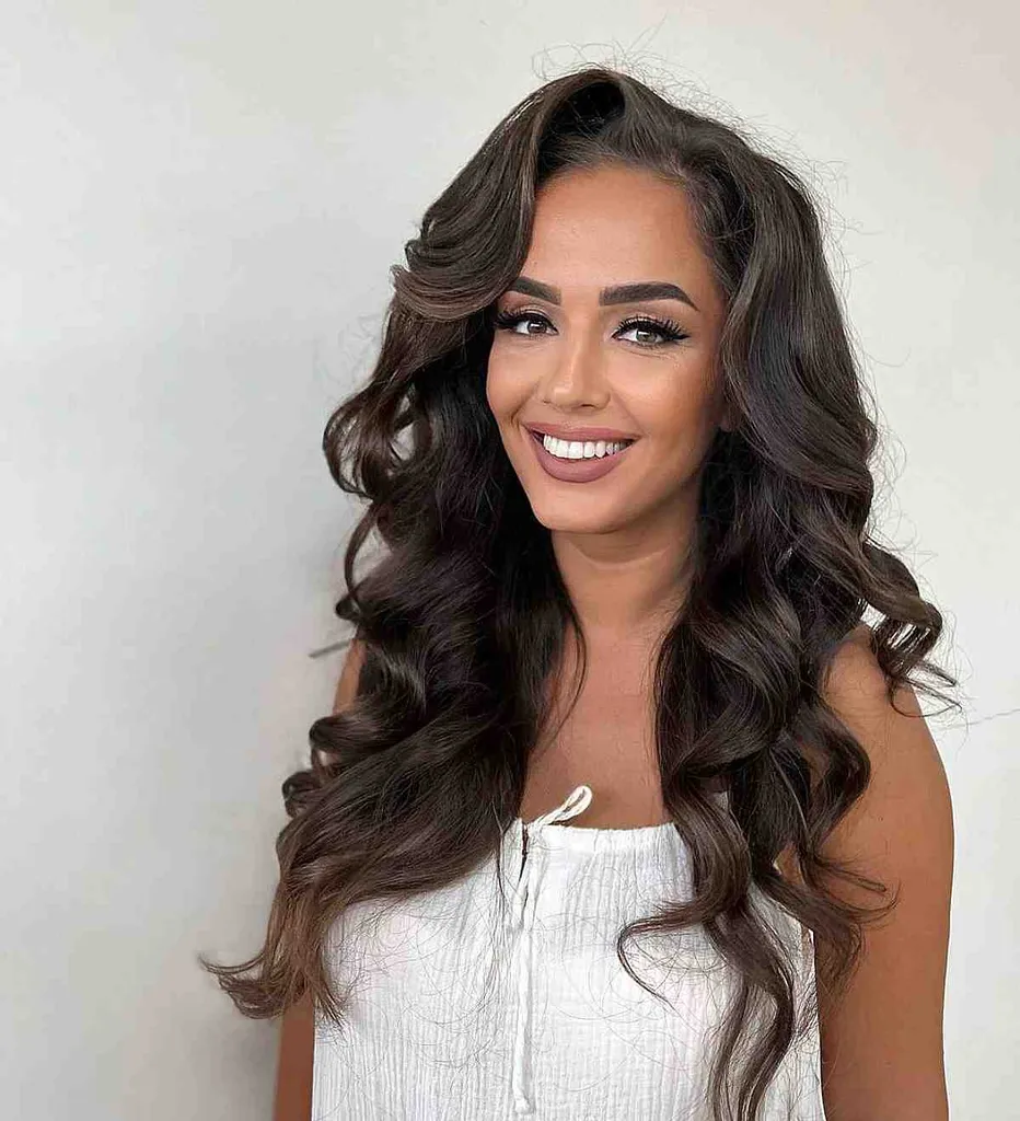 Lækkert ekstra langt mørkebrunt hår' title=