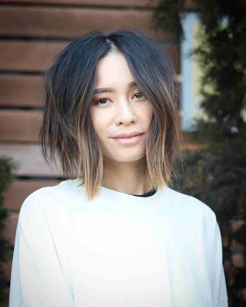 Mørkebrunt hår med brune highlights og blonde spidser' title=